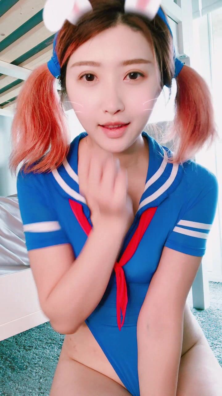 最新网红美少女『MissWarmJ』极品丰臀 精液容器 娇浪小美女 体操服下的饥渴小穴